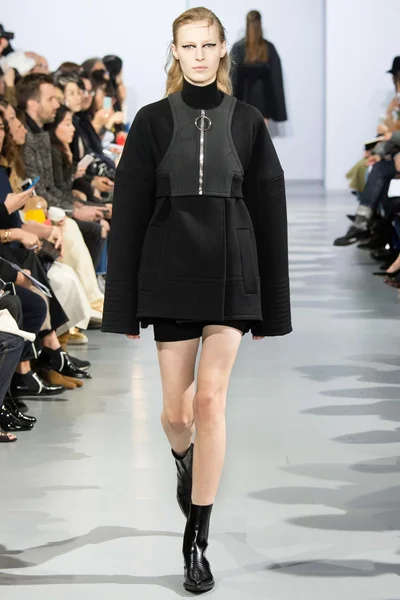 Look 3
